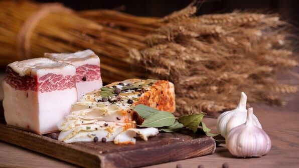 lard and garlic ointment for warts